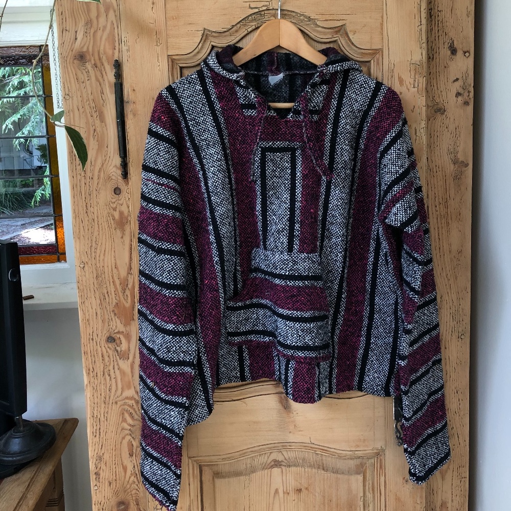 COMFY PONCHO - BARELY WORN